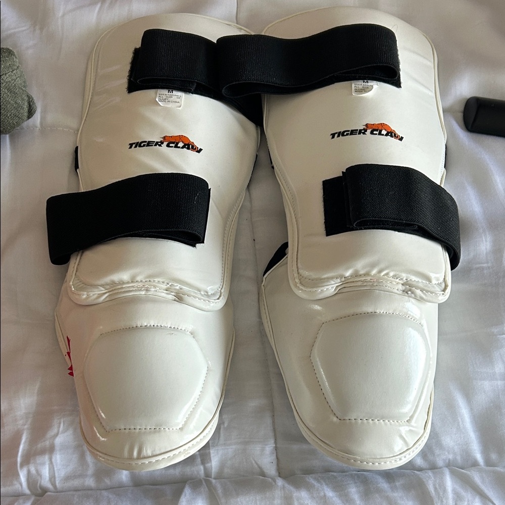 Tiger Claw White Martial Arts Shin Guards Knee Pads - Medium